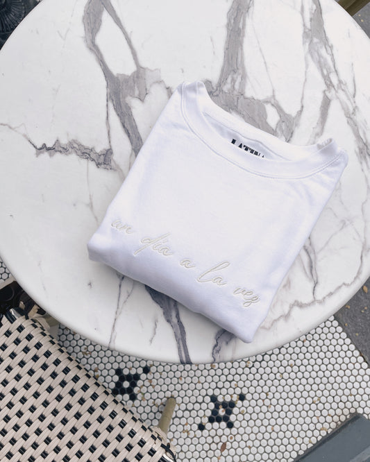 'Un Dia a La Vez' Monochromatic White Crewneck