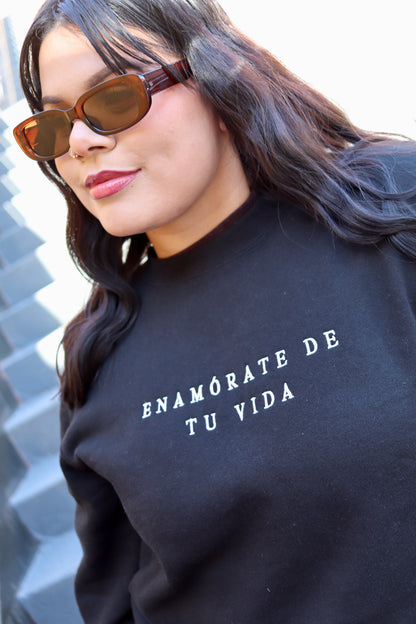 'Enamórate De Tu Vida' Embroidered Black Crewneck